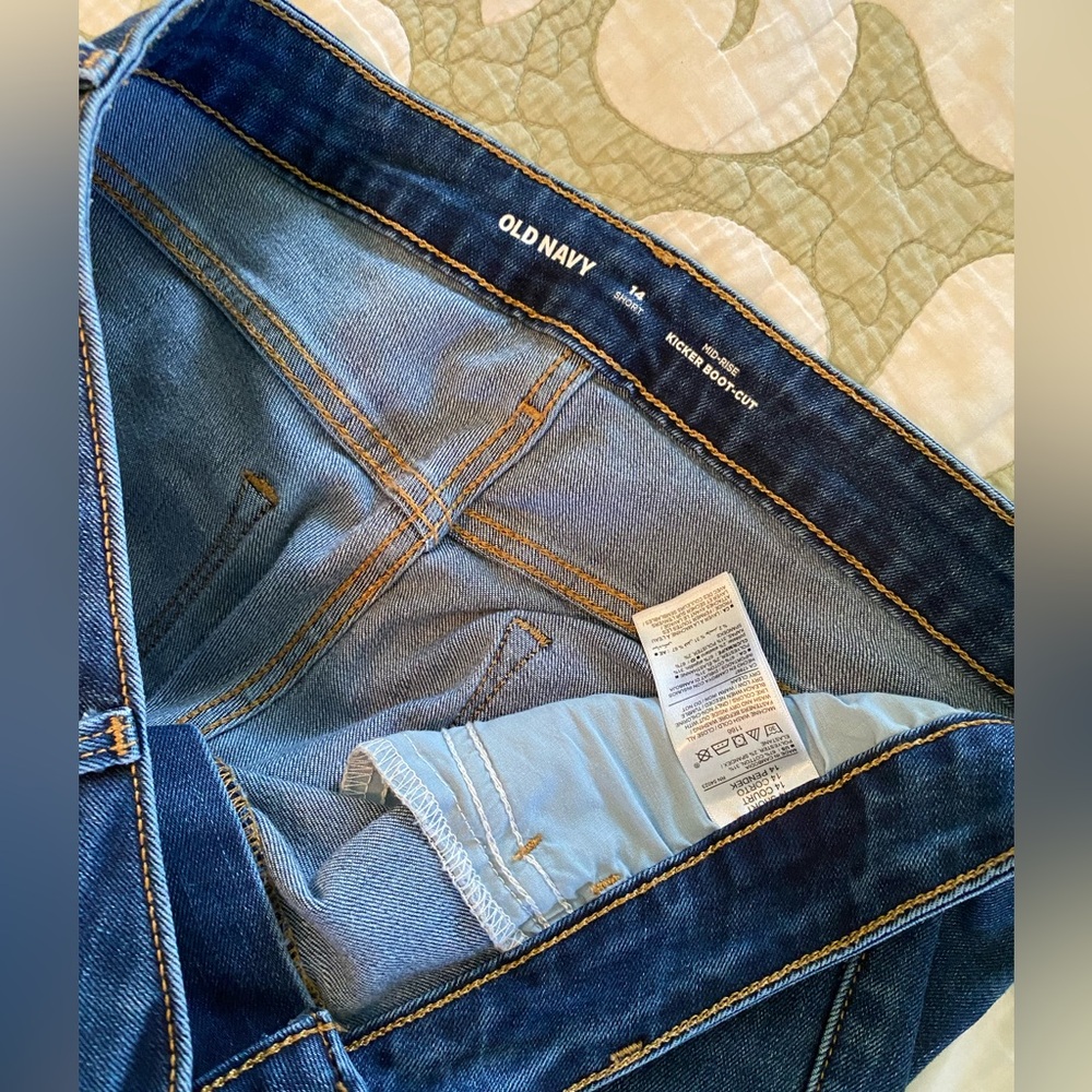 Old Navy curvy profile In GUC size 14 short - Picture 2 of 2